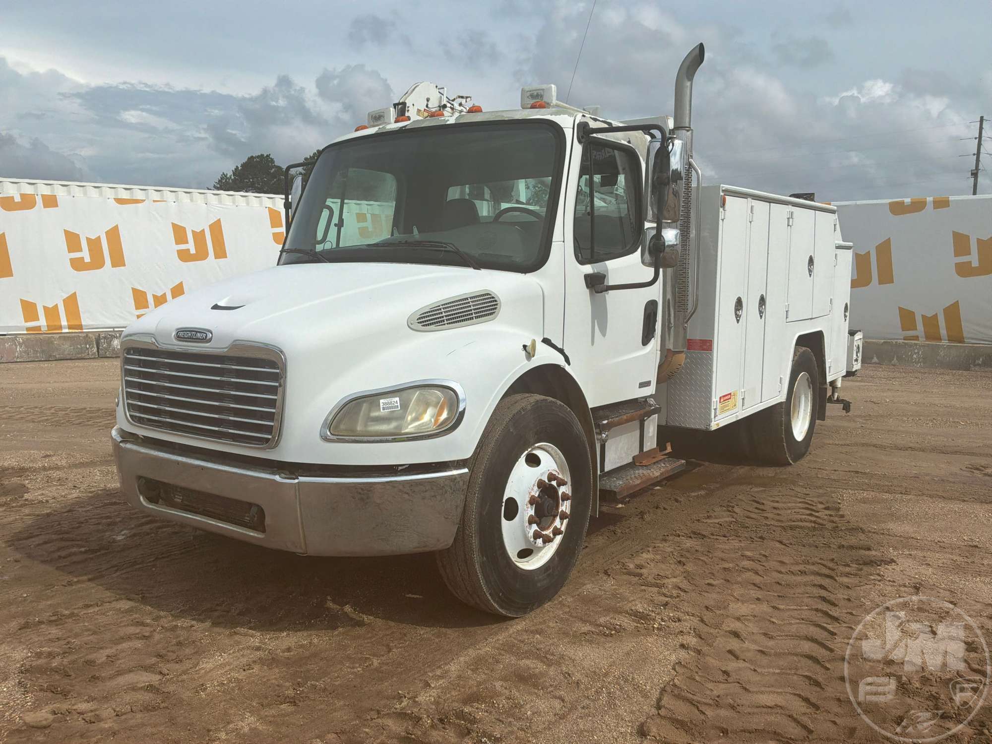 2006 FREIGHTLINER M2 in Brooklyn, MS