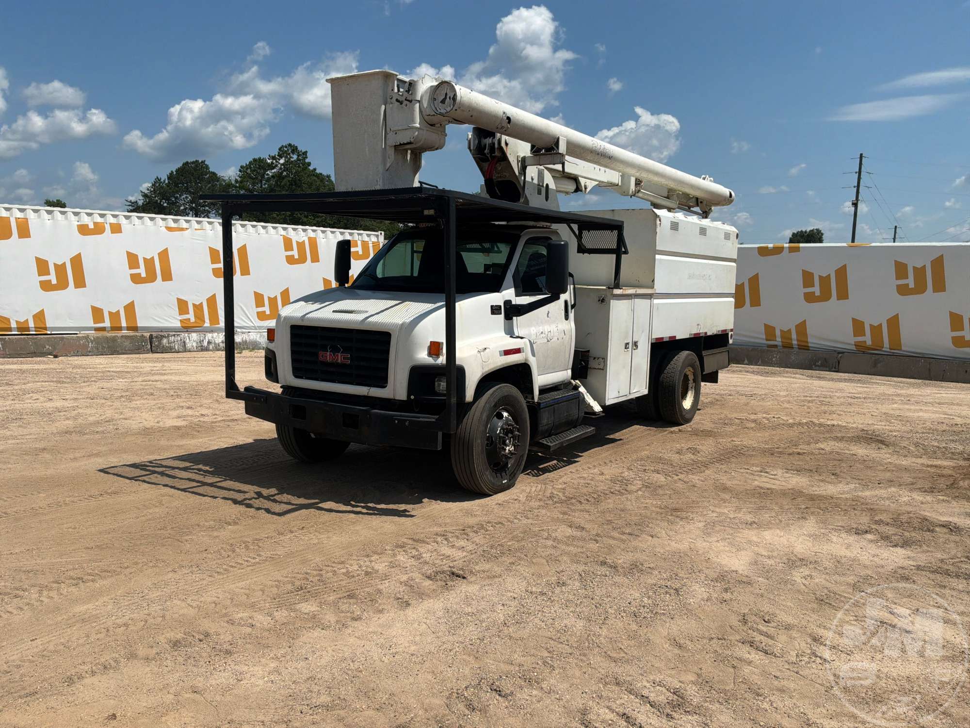 2005 GMC C7 in Brooklyn, MS