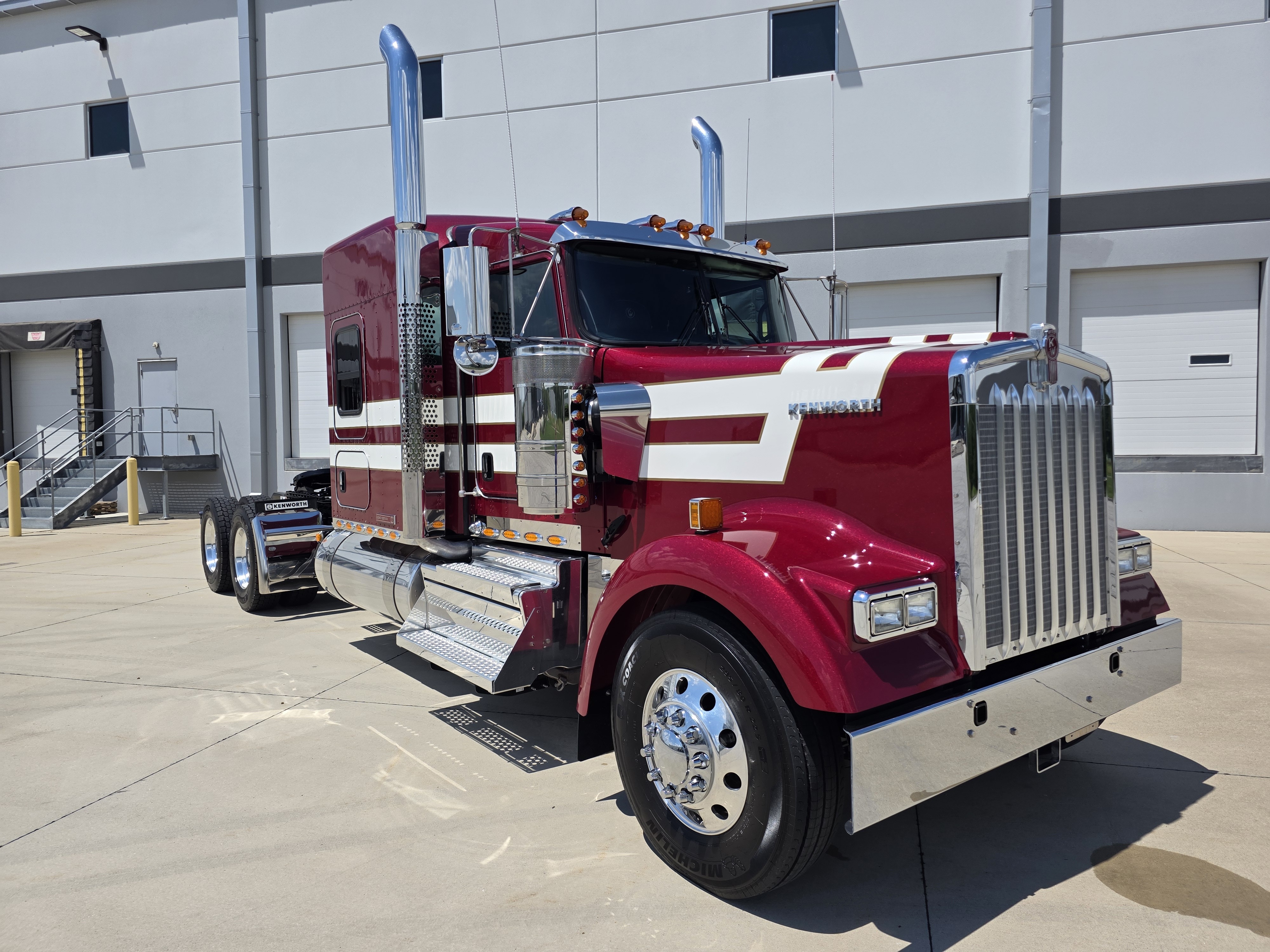 2026 KENWORTH W900L in Kansas City, MO