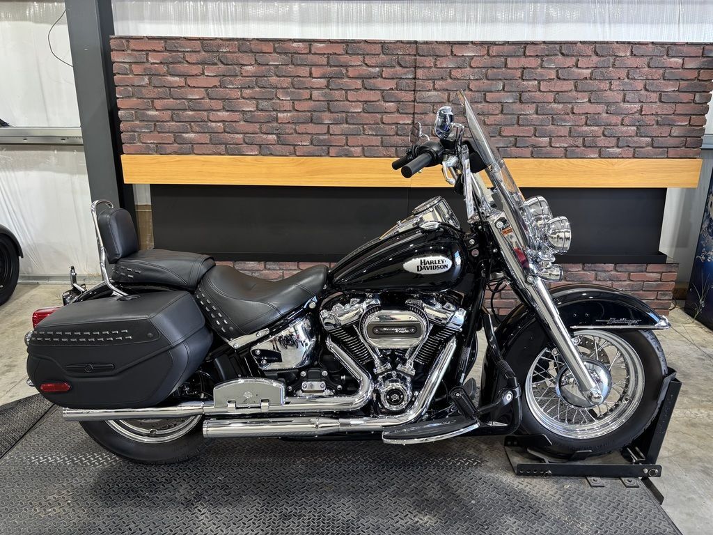 2021 Harley-Davidson® FLHC - Heritage Classic BASE in Wichita, KS