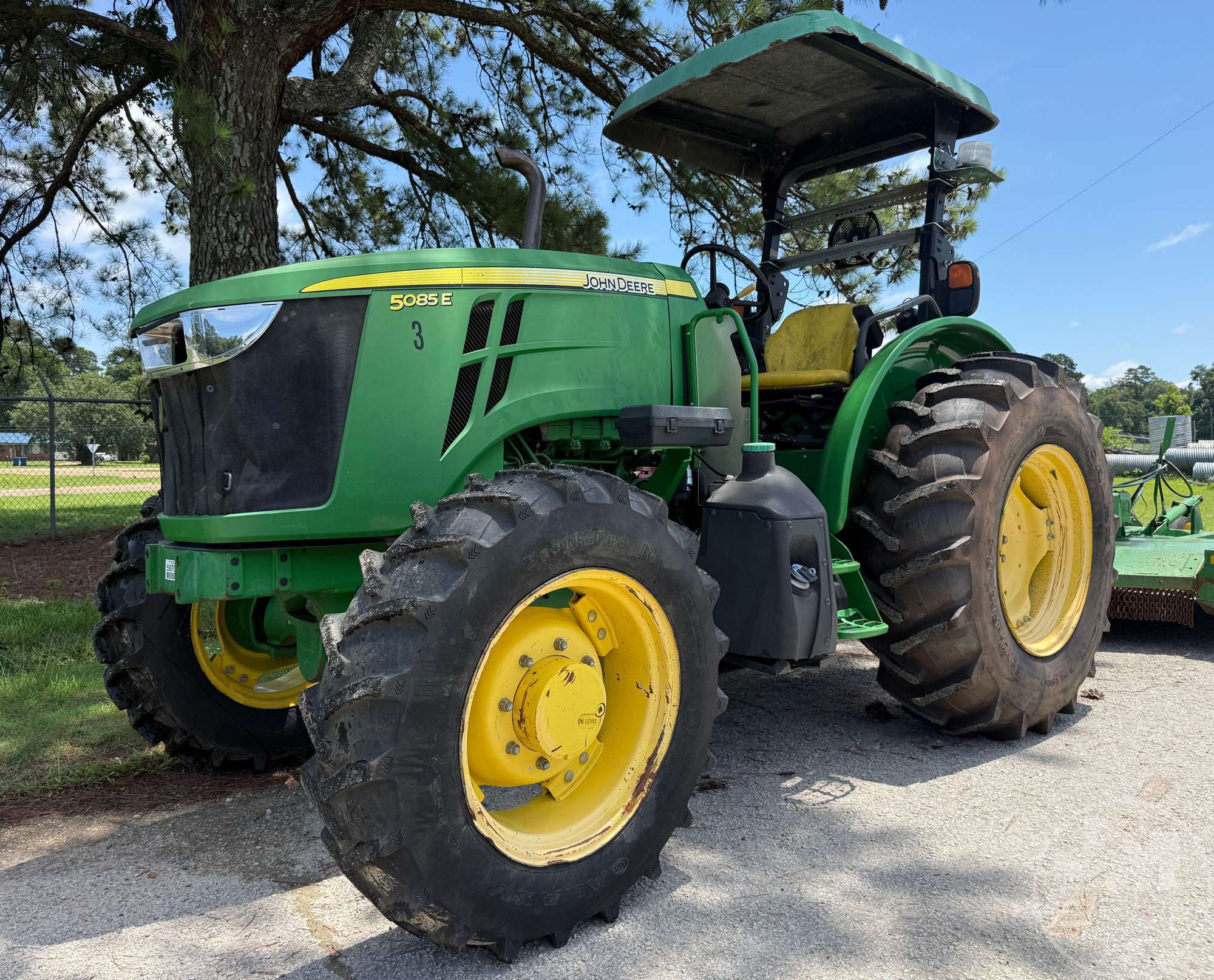 2014 JOHN DEERE 5085E in Online