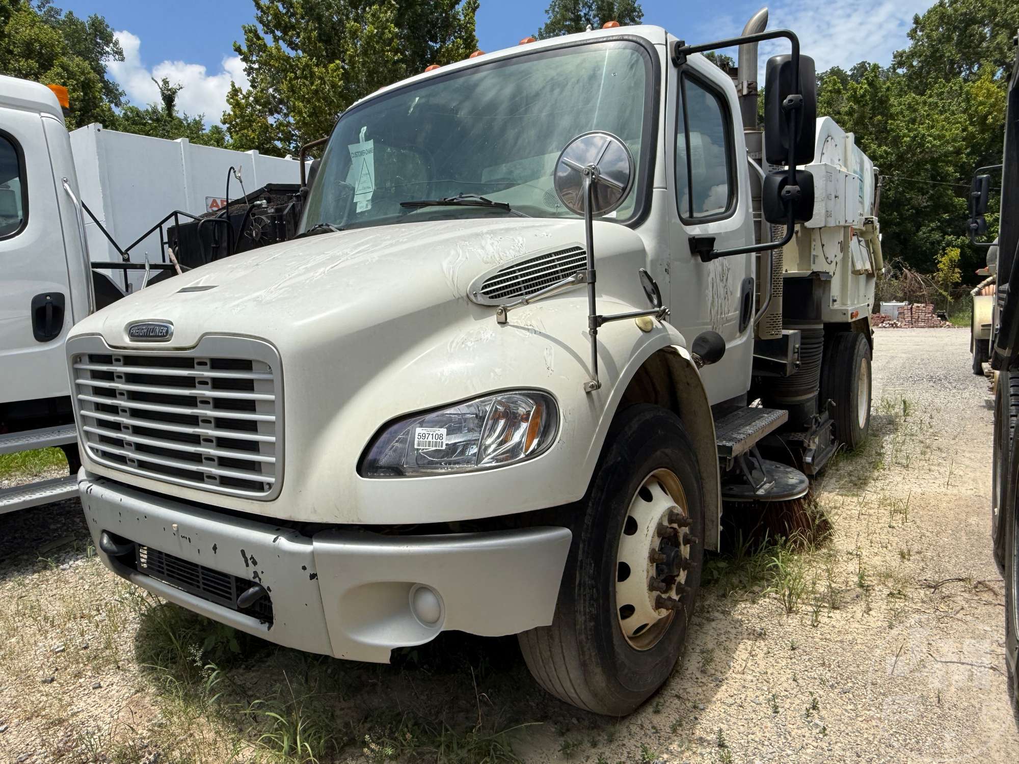 2016 FREIGHTLINER M2 106 in Online