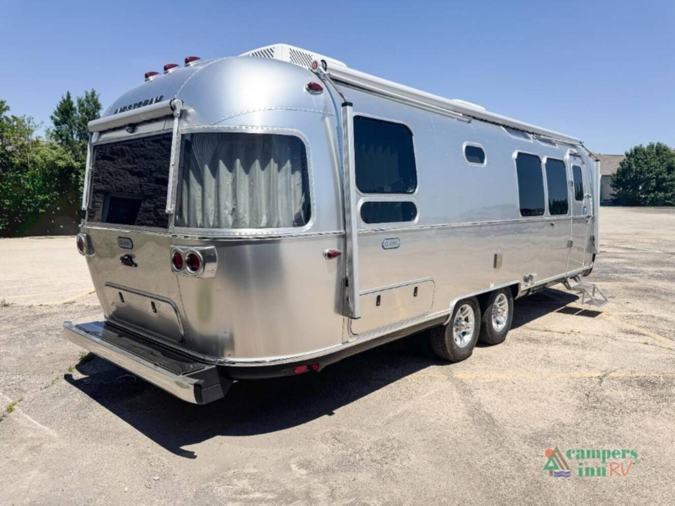 A photo of this 2026 Airstream Classic 28RBT