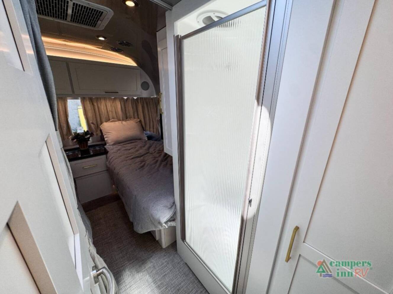 A photo of this 2026 Airstream Classic 28RBT