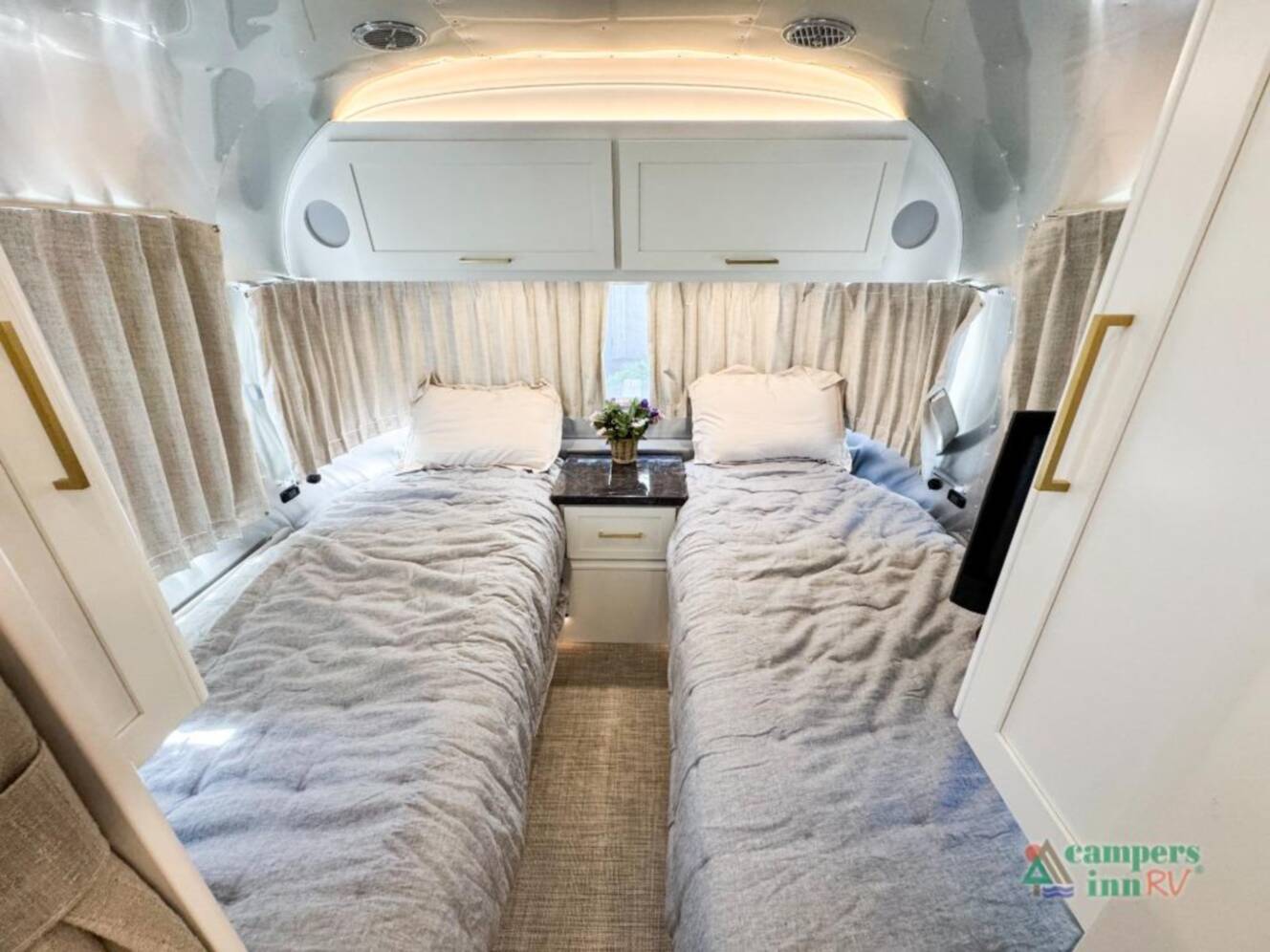 A photo of this 2026 Airstream Classic 28RBT