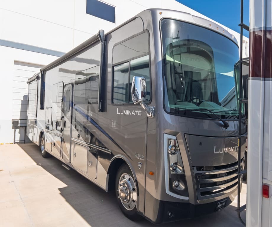 2025 Thor Motor Coach LUMINATE DD35 in mesa AZ