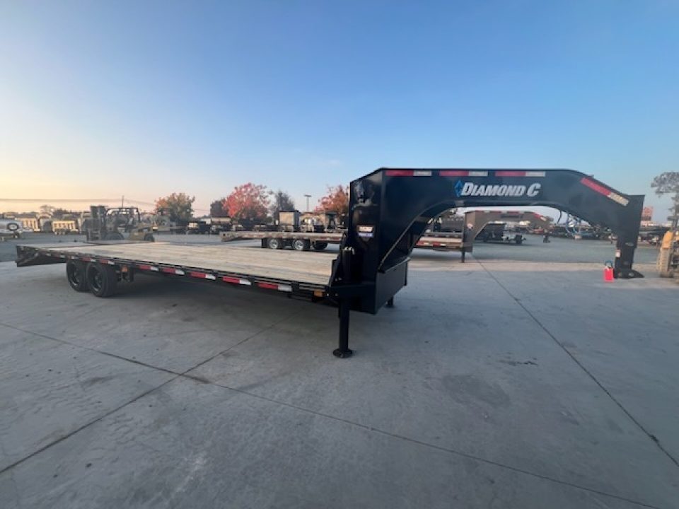 2026 DIAMOND C FMAX208L28X102MR in Acampo, CA