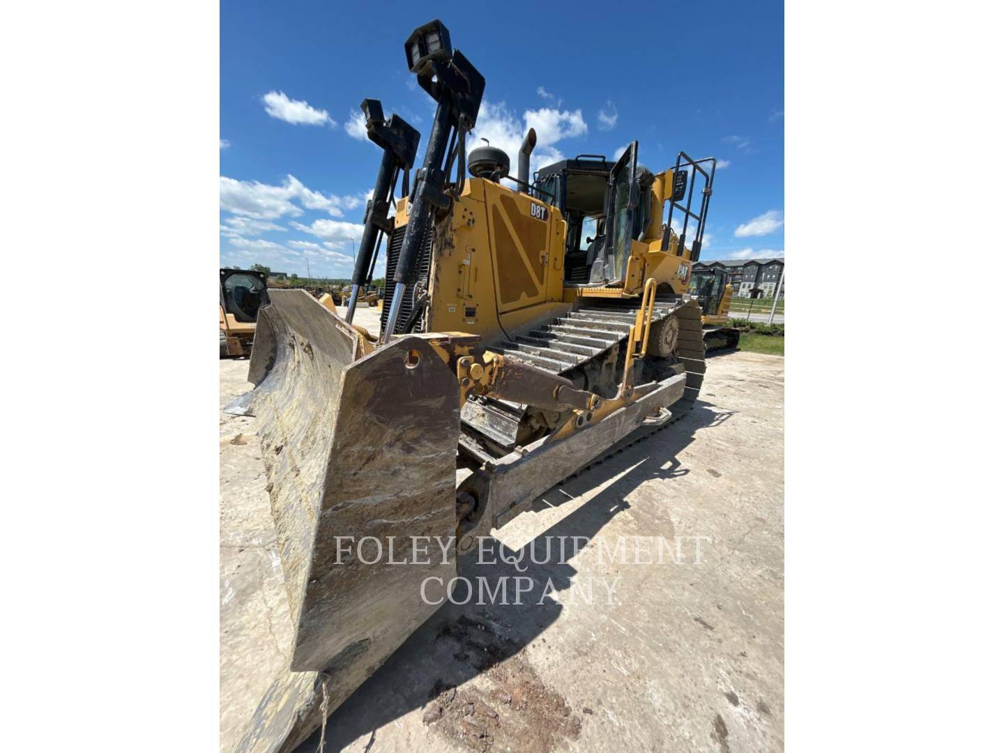 2022 CAT D8T-21I in Kansas City, MO