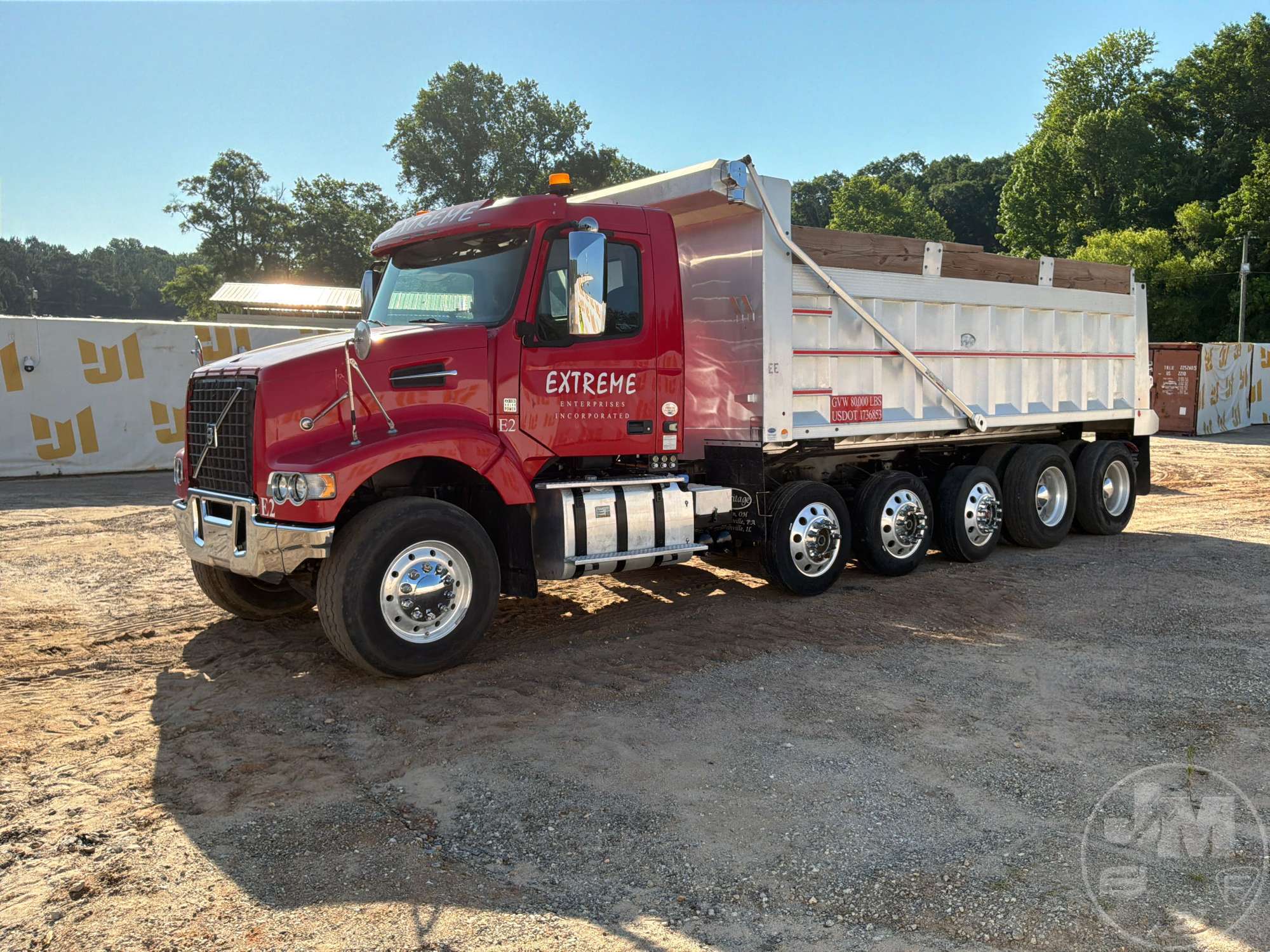 2017 VOLVO VHD in Pelzer, SC