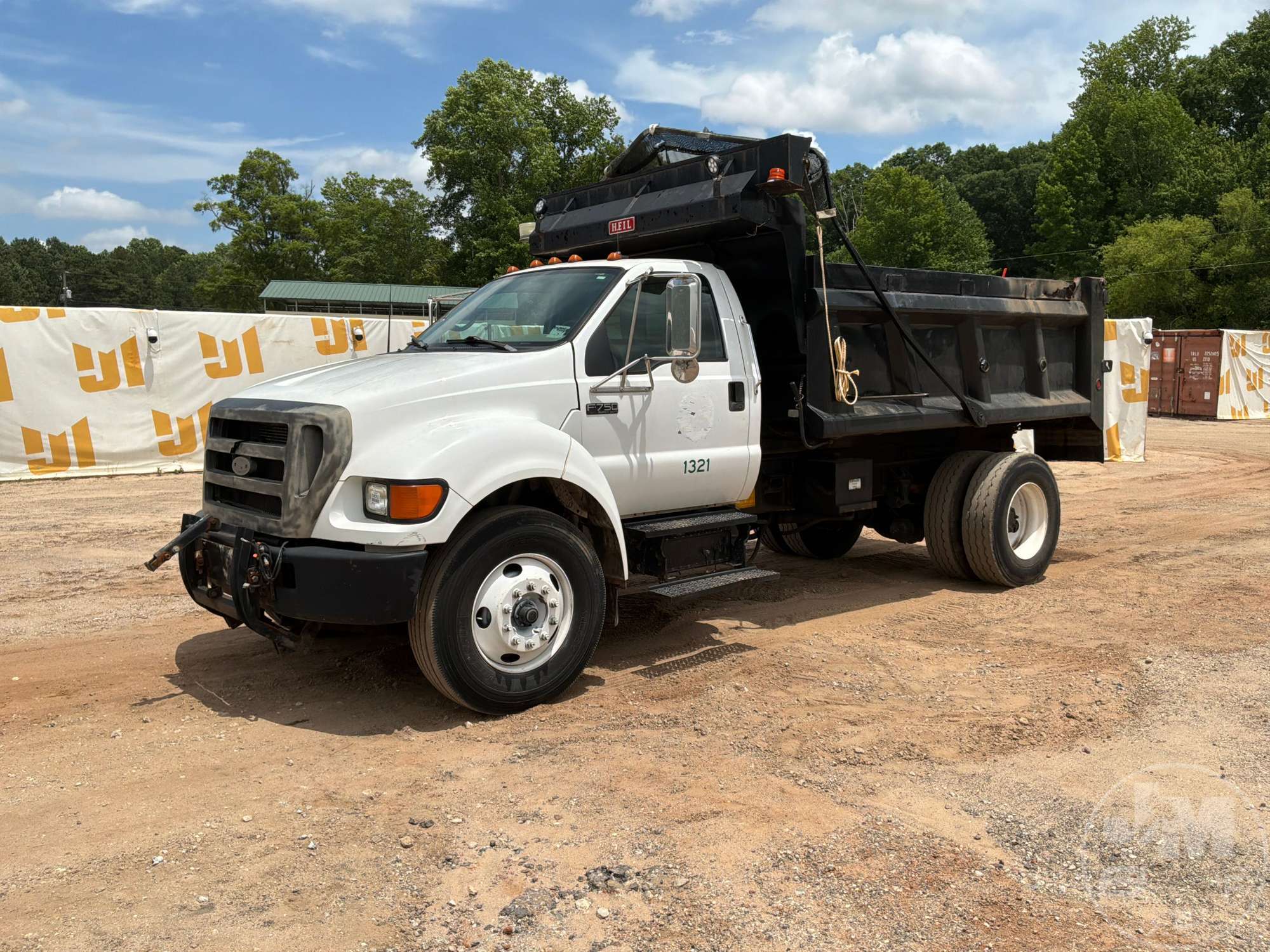 2006 FORD F750 in Pelzer, SC