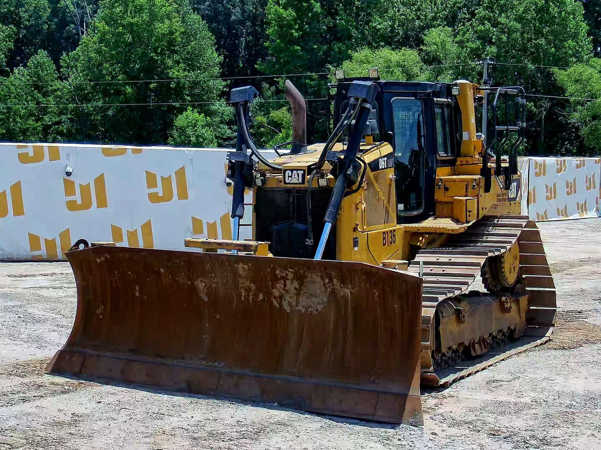 2017 CATERPILLAR D6T LGP in Pelzer, SC
