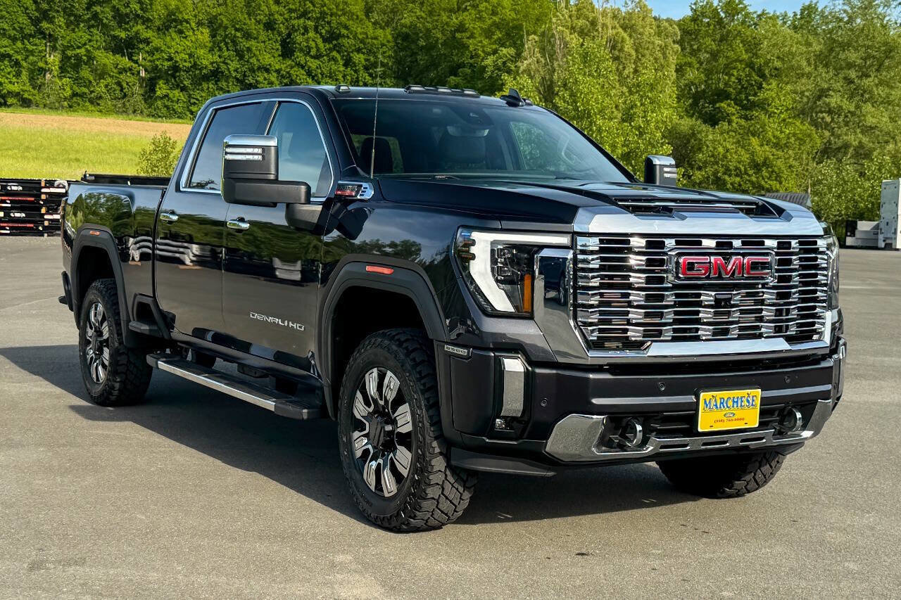 2024 GMC SIERRA in New Lebanon, NY