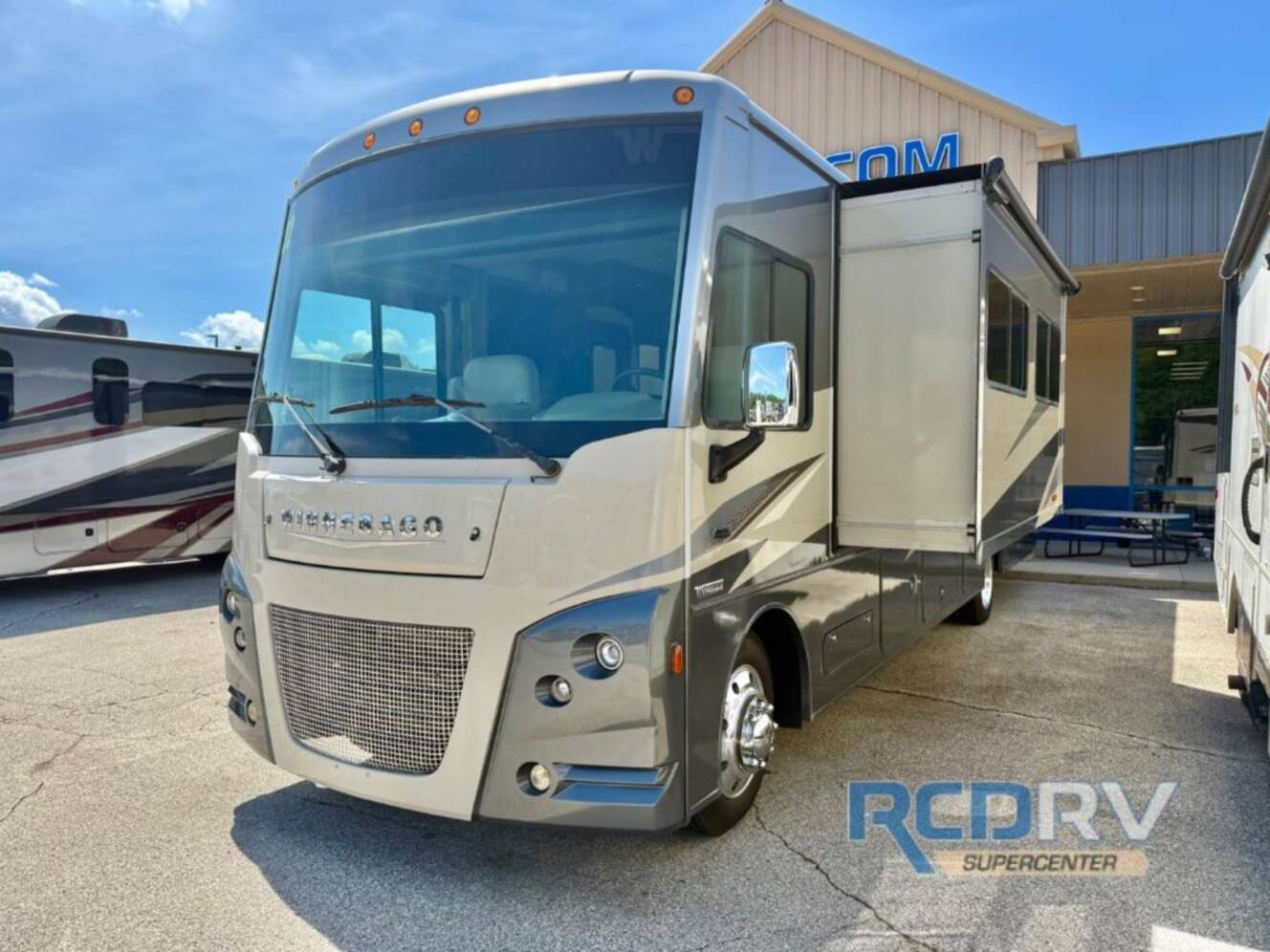 A photo of this 2022 Winnebago Vista 35U