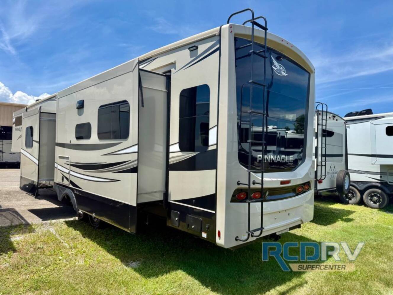 A photo of this 2022 Jayco Pinnacle 37MDQS
