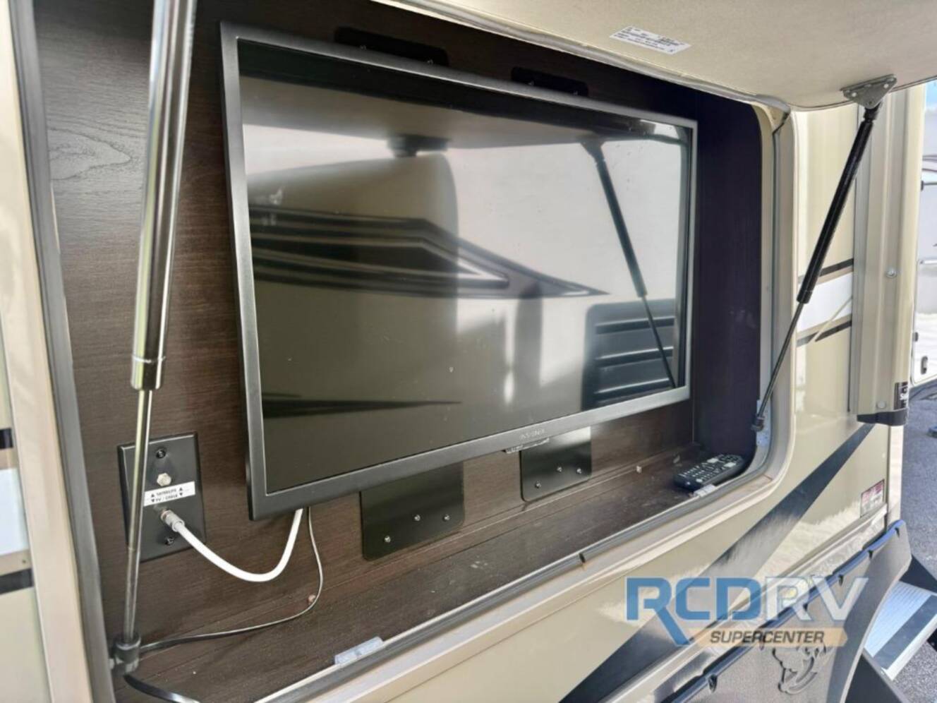 A photo of this 2022 Jayco Pinnacle 37MDQS