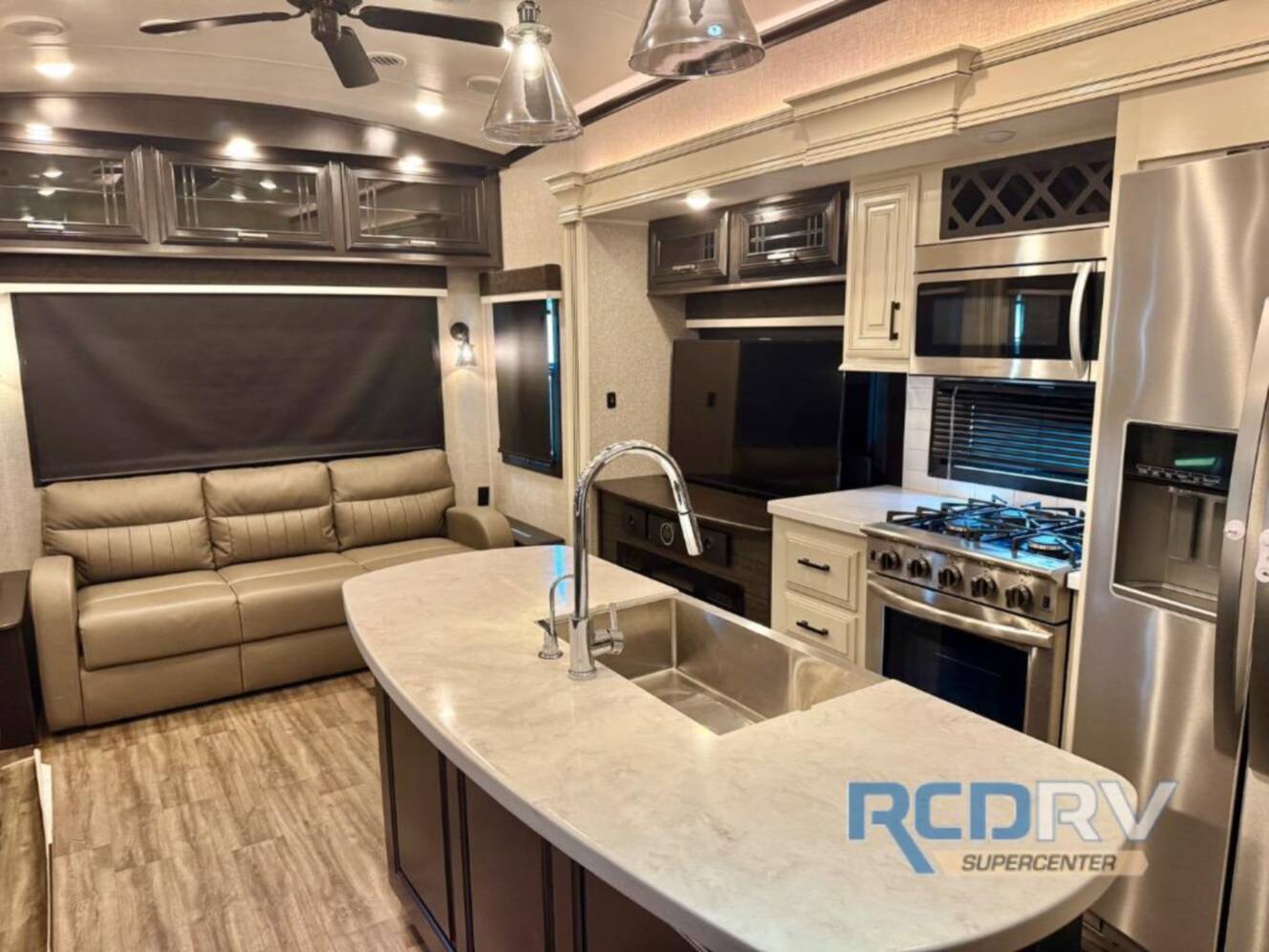 A photo of this 2022 Jayco Pinnacle 37MDQS
