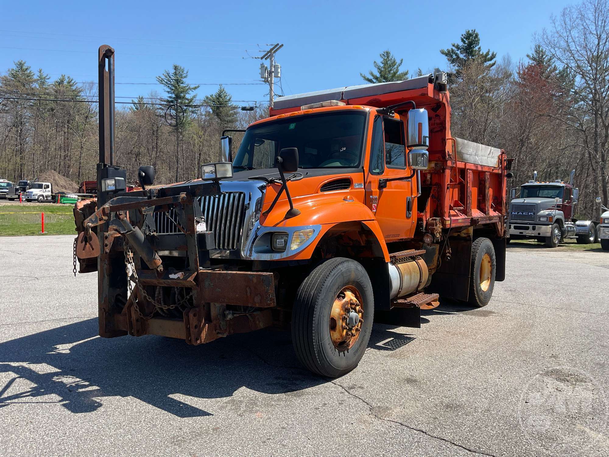 2010 INTERNATIONAL 7600 in Atkinson, NH