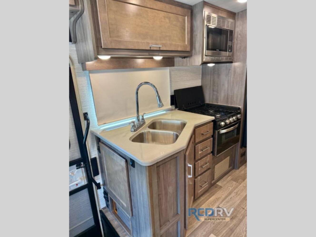 A photo of this 2022 Winnebago Vista 35U