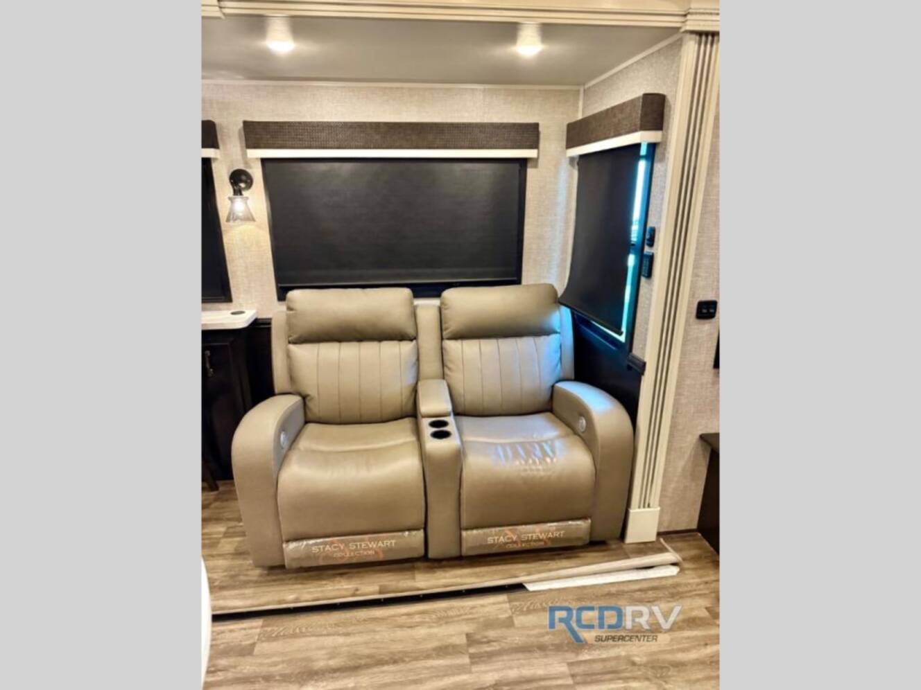 A photo of this 2022 Jayco Pinnacle 37MDQS