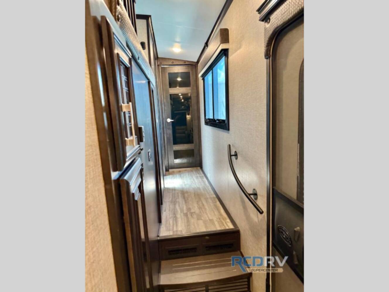 A photo of this 2022 Jayco Pinnacle 37MDQS