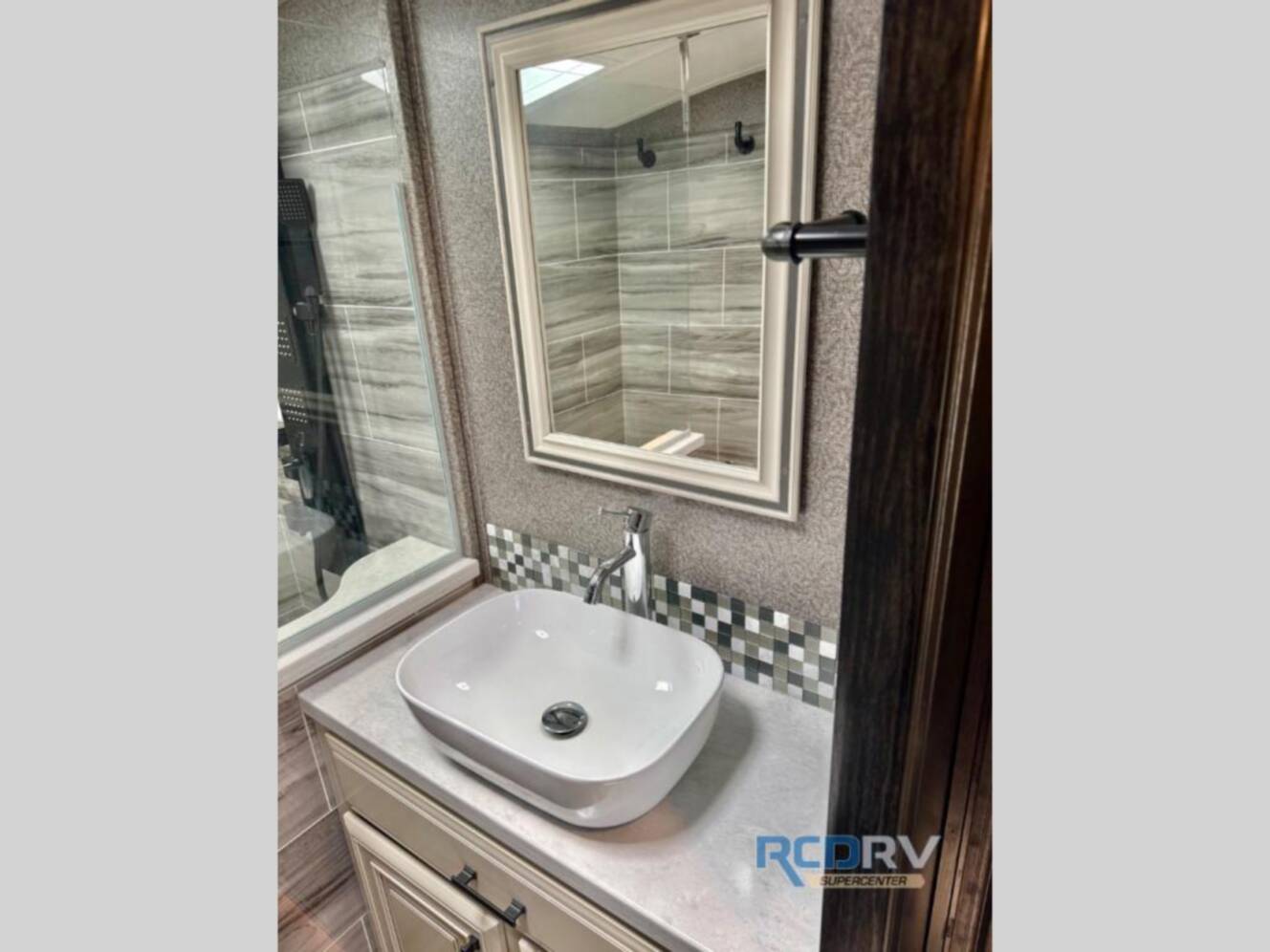 A photo of this 2022 Jayco Pinnacle 37MDQS