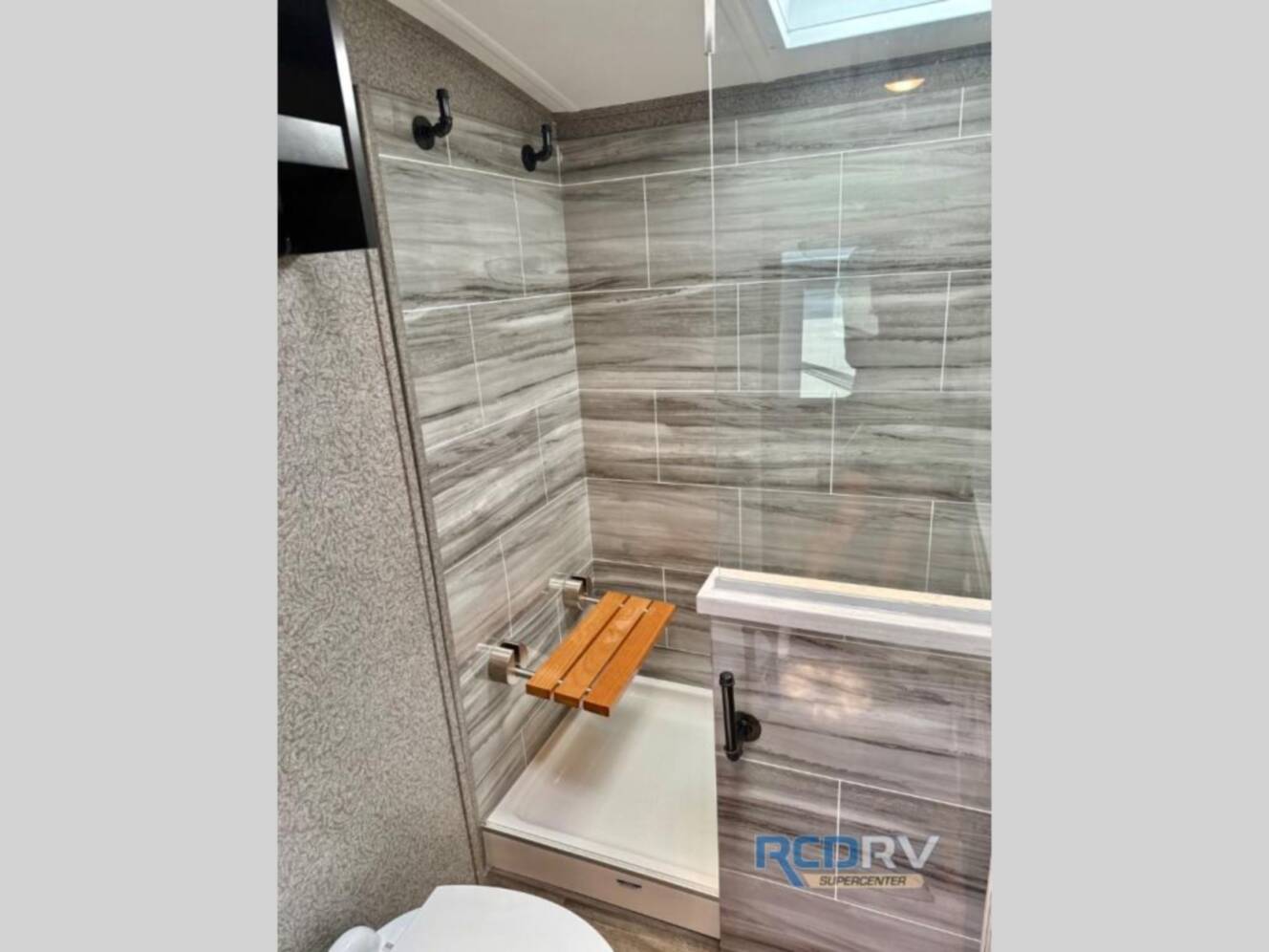 A photo of this 2022 Jayco Pinnacle 37MDQS