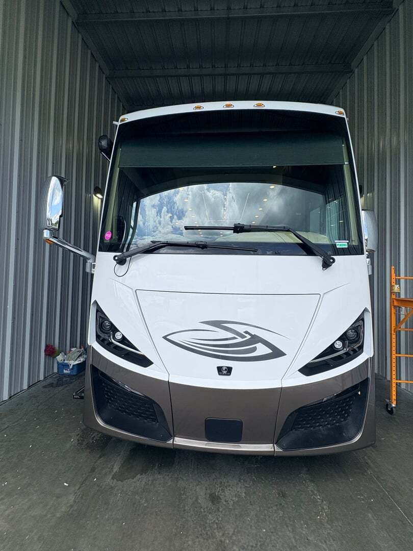 2023 Tiffin Phaeton 40 IH in seffner FL