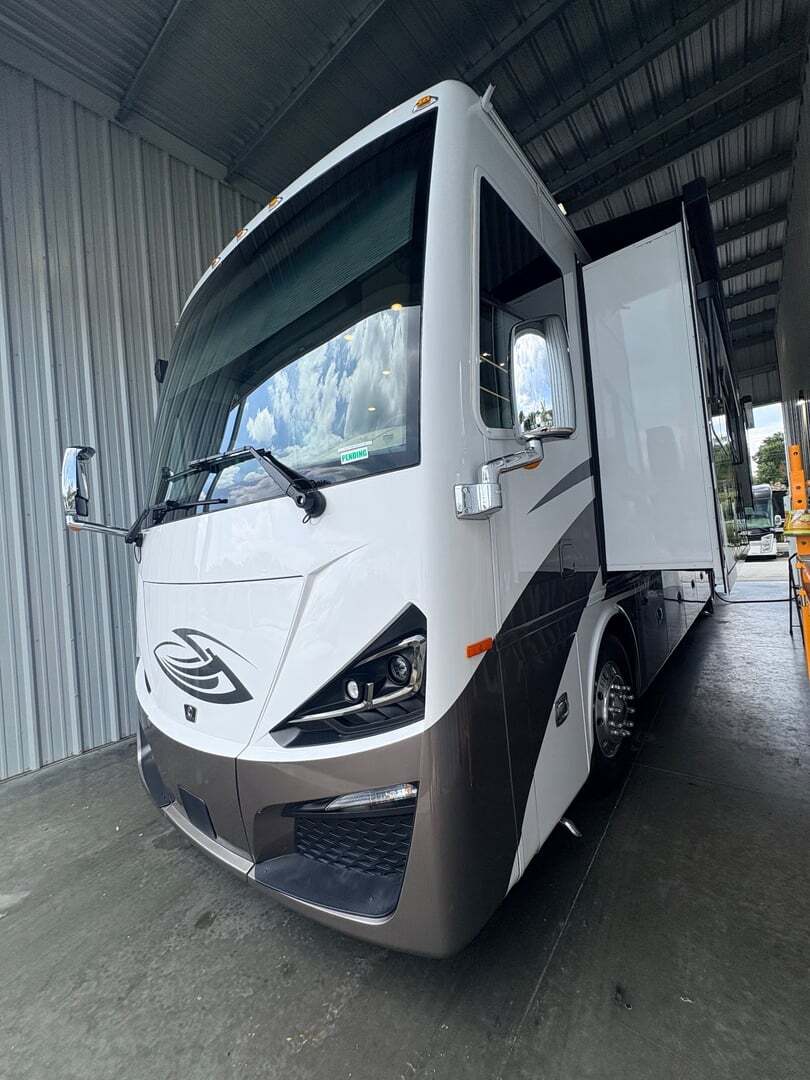 2023 Tiffin Phaeton 40 IH in seffner FL