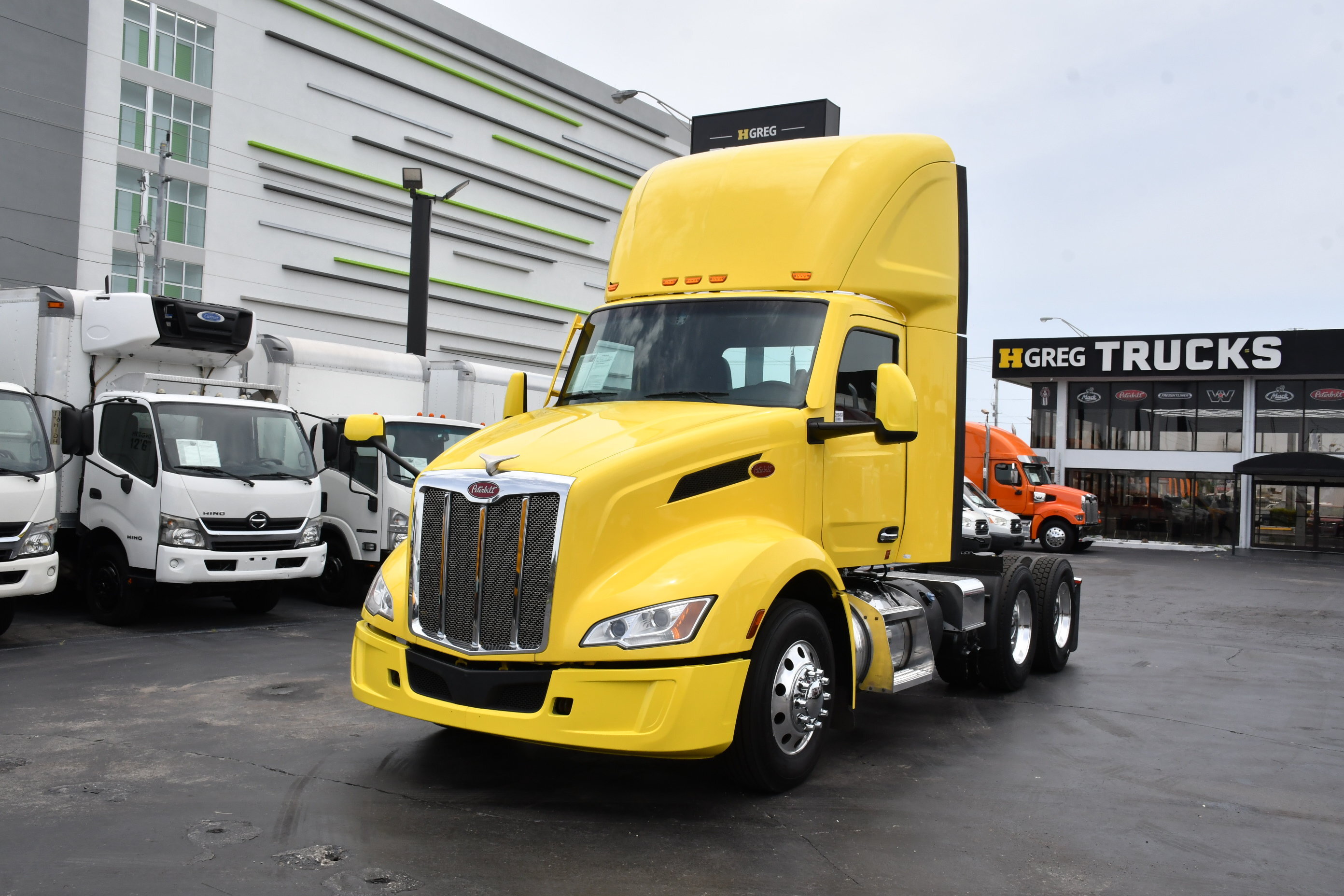 2023 PETERBILT 579 in Miami, FL