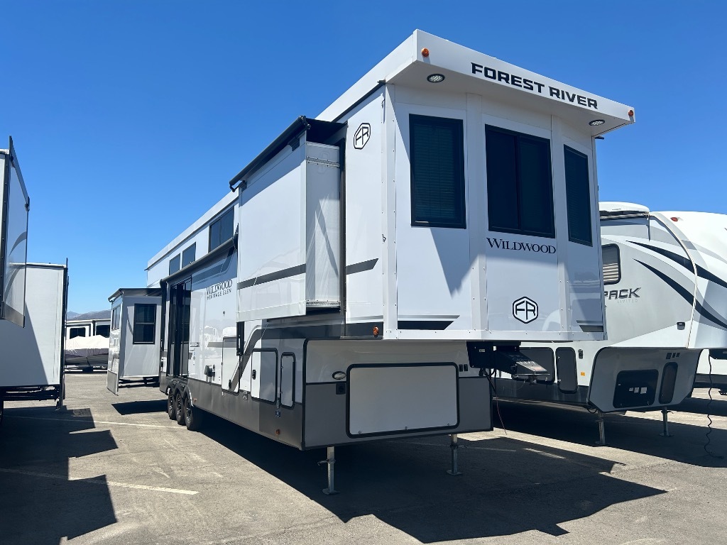 2025 Forest River Rv Wildwood Heritage Glen ROOST43 in beaumont CA
