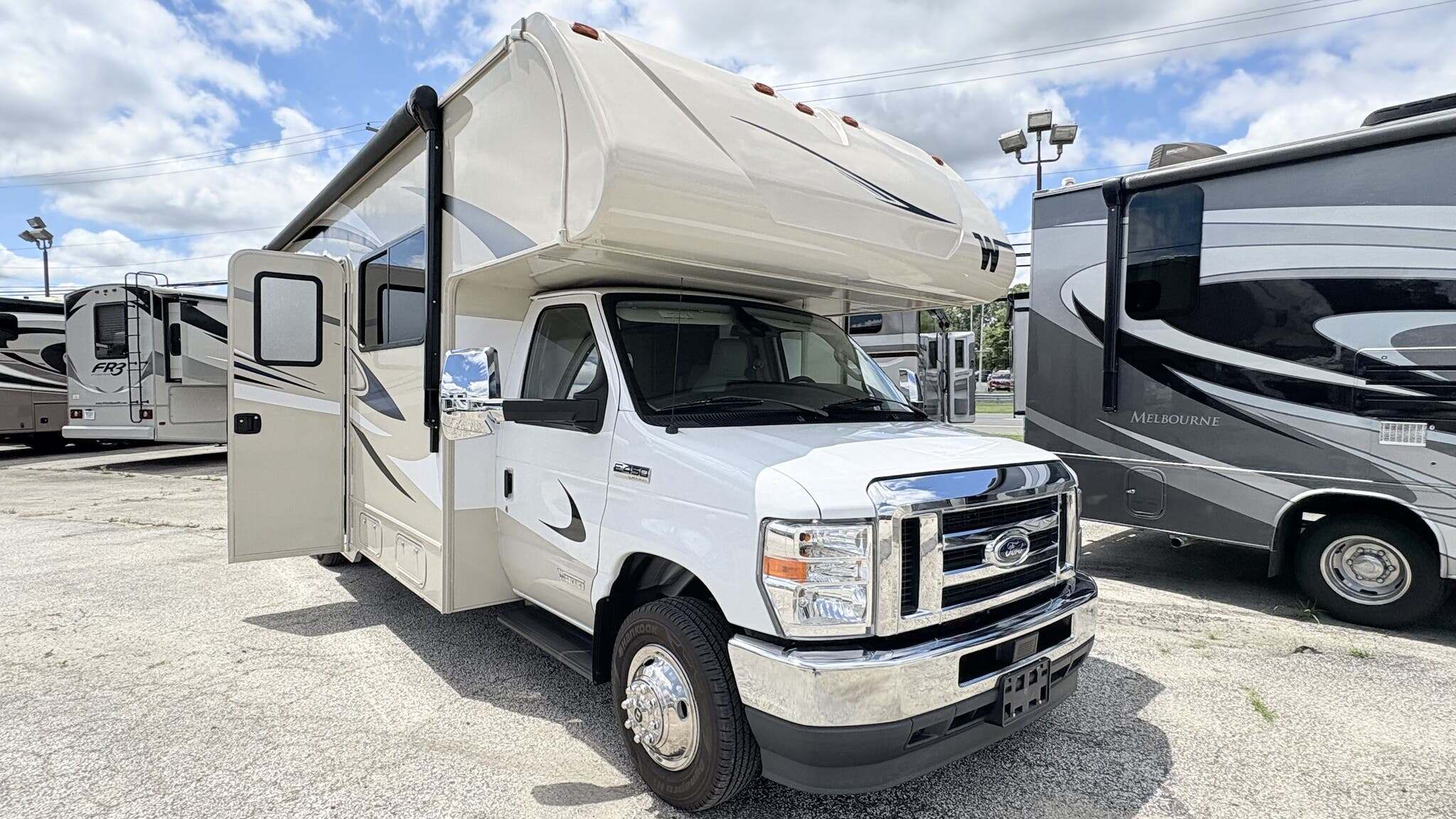 2022 Winnebago Minnie Winnie 26T in williamstown NJ