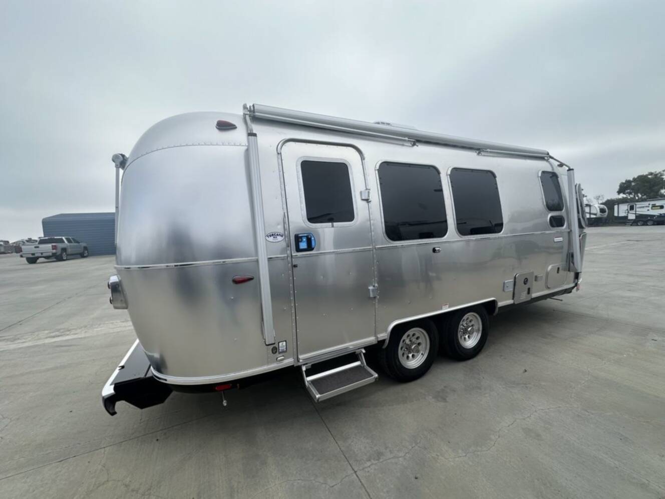 A photo of this 2026 Airstream 23FBQ