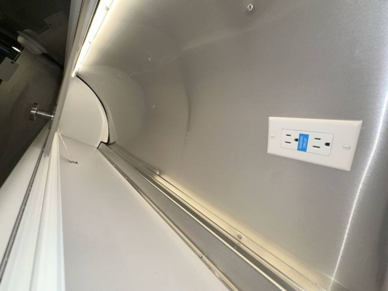 A photo of this 2026 Airstream 23FBQ