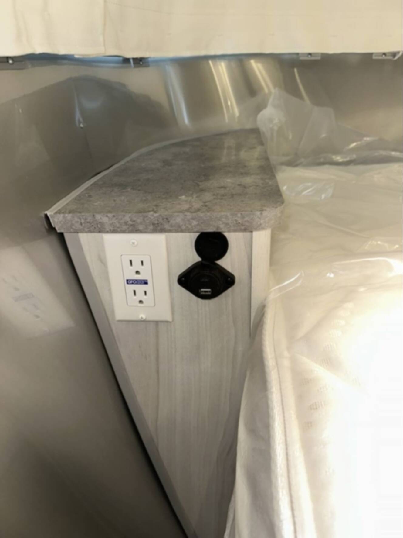 A photo of this 2026 Airstream 23FBQ