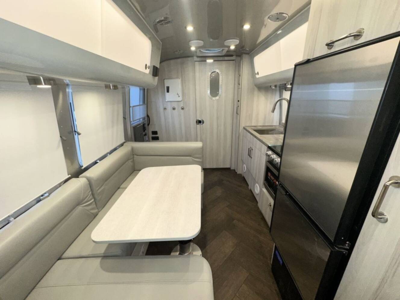 A photo of this 2026 Airstream 23FBQ