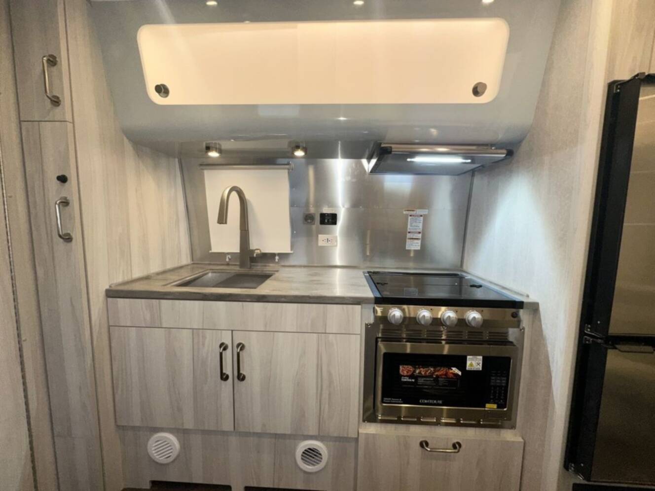 A photo of this 2026 Airstream 23FBQ