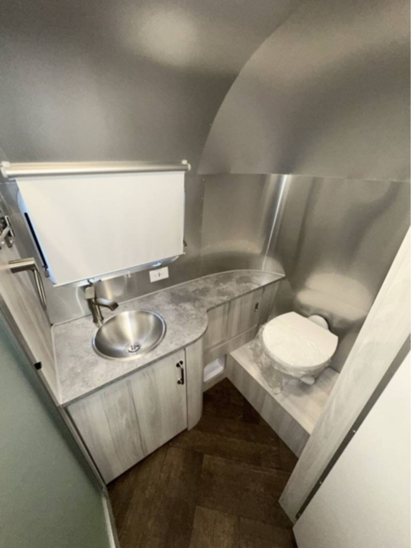 A photo of this 2026 Airstream 23FBQ