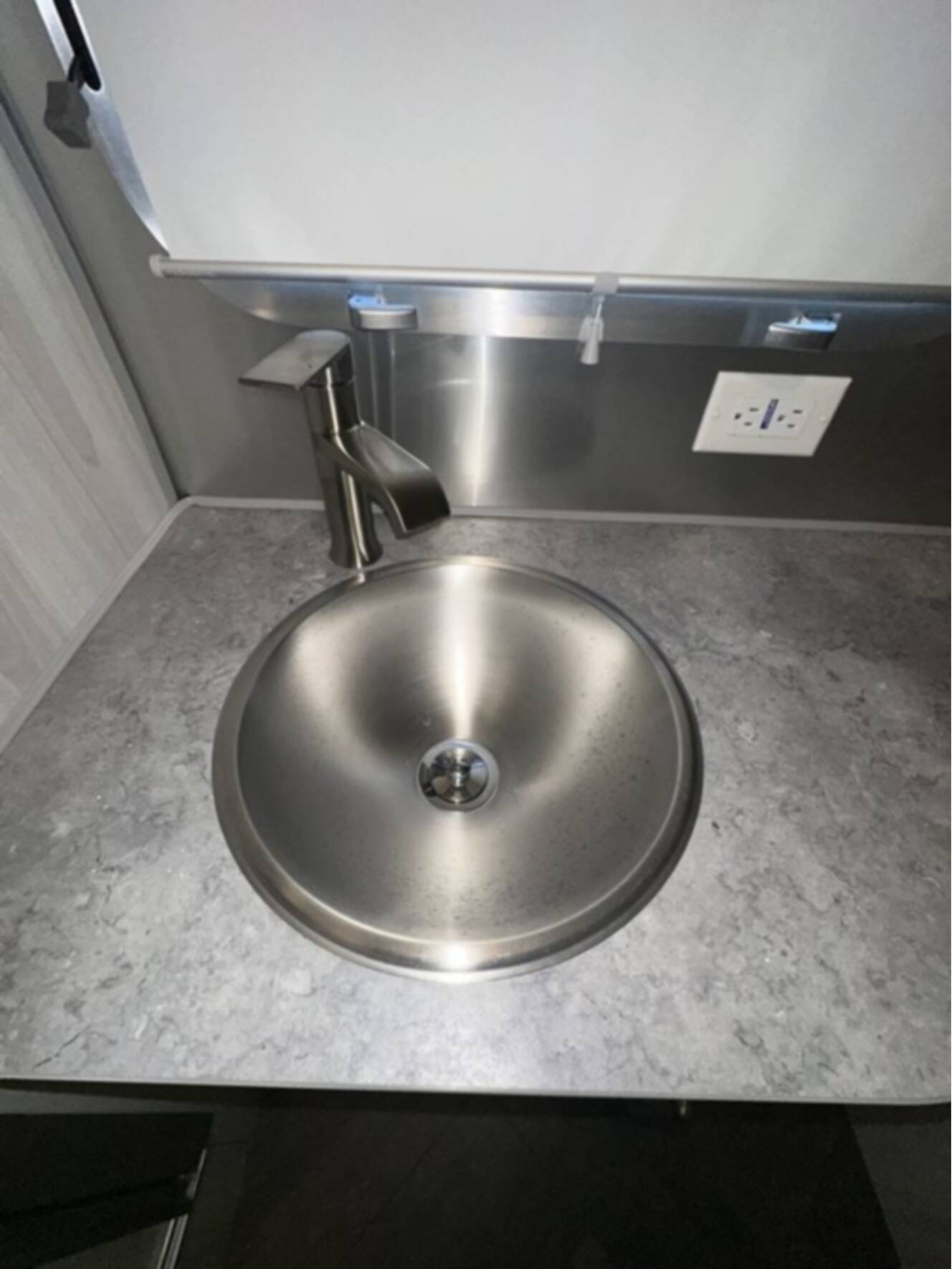 A photo of this 2026 Airstream 23FBQ