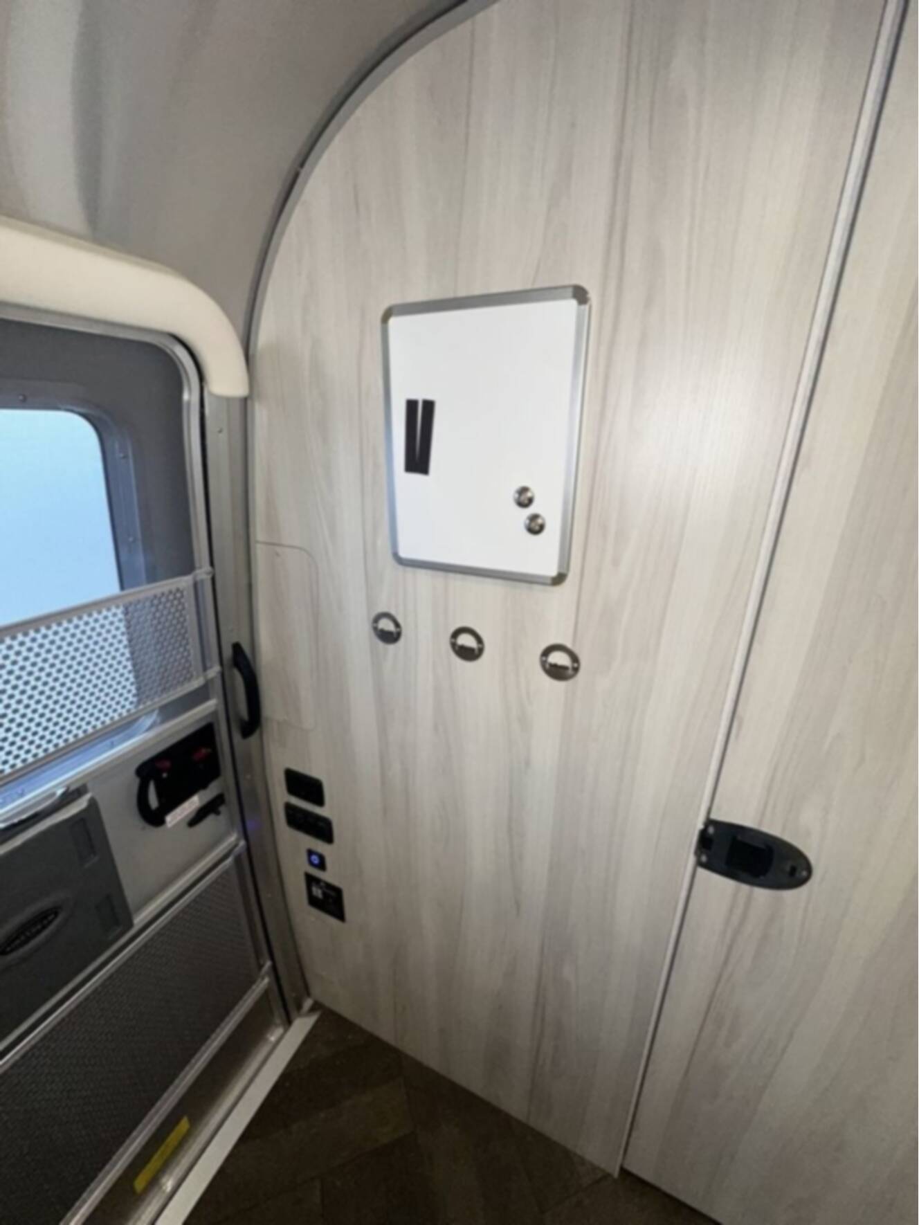 A photo of this 2026 Airstream 23FBQ