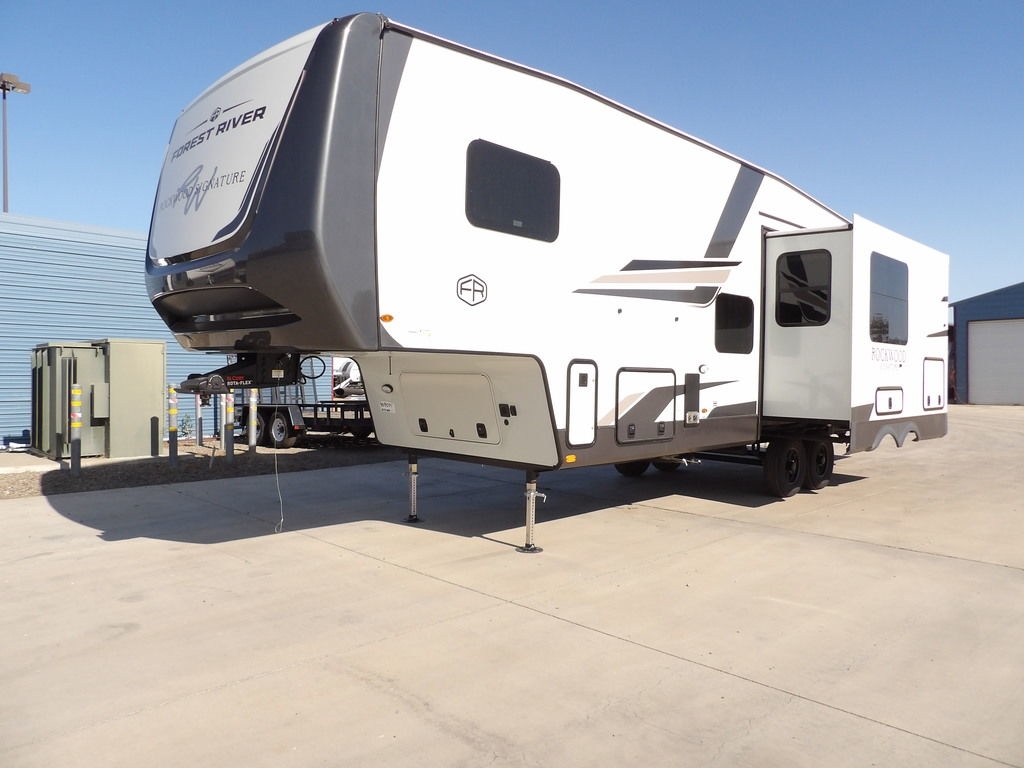 2025 Forest River Rockwood Signature R374DBH in los banos