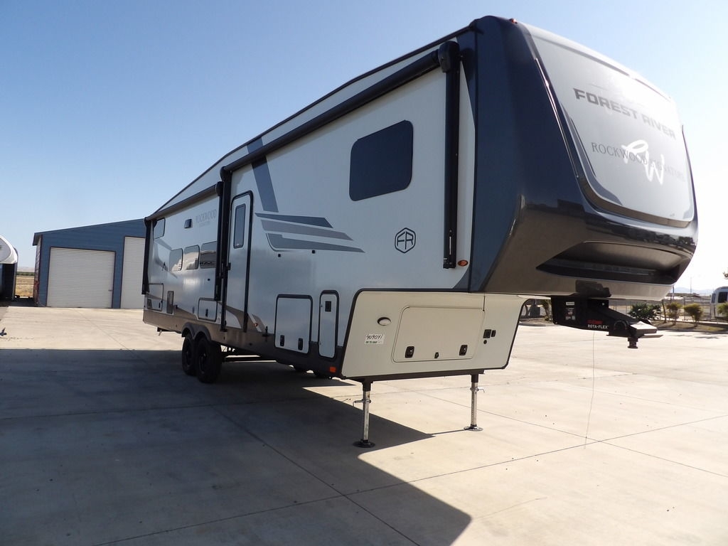 2025 Forest River Rockwood Signature R374DBH in los banos