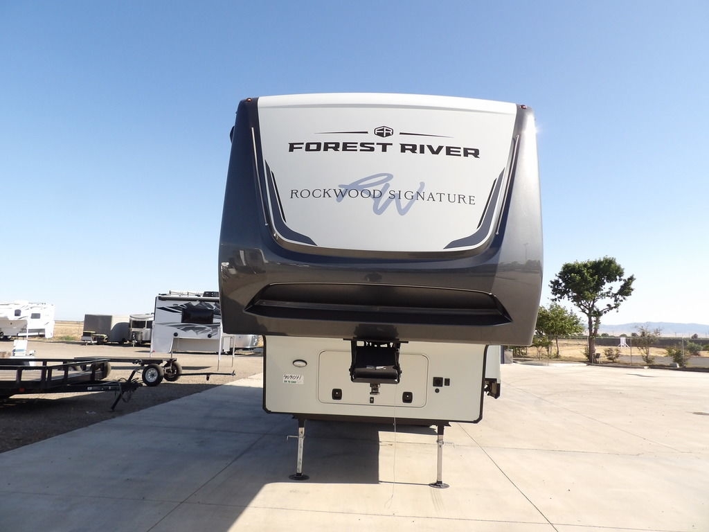 2025 Forest River Rockwood Signature R374DBH in los banos