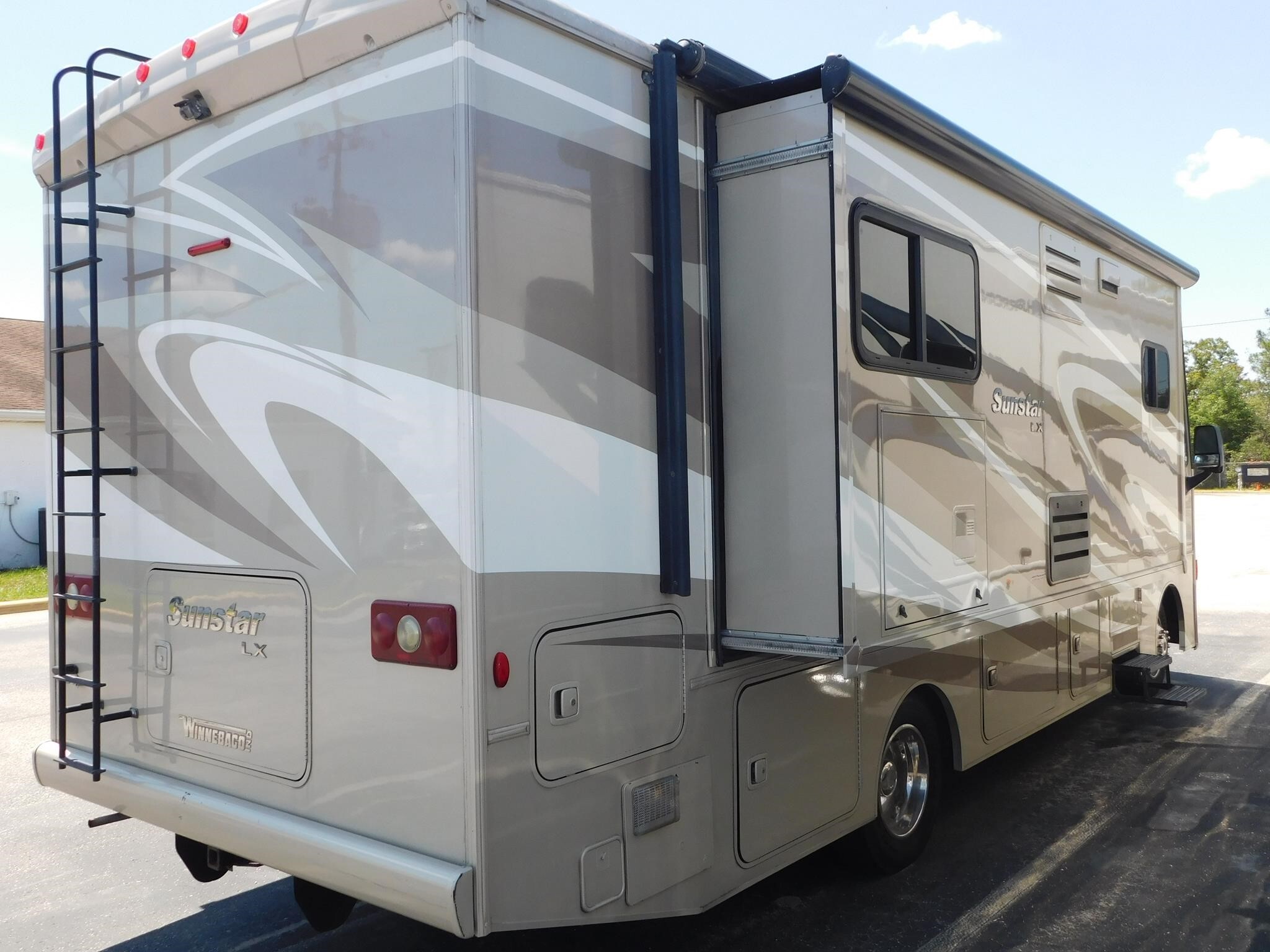 2016 Winnebago SUNSTAR LX 27N in brooksville FL