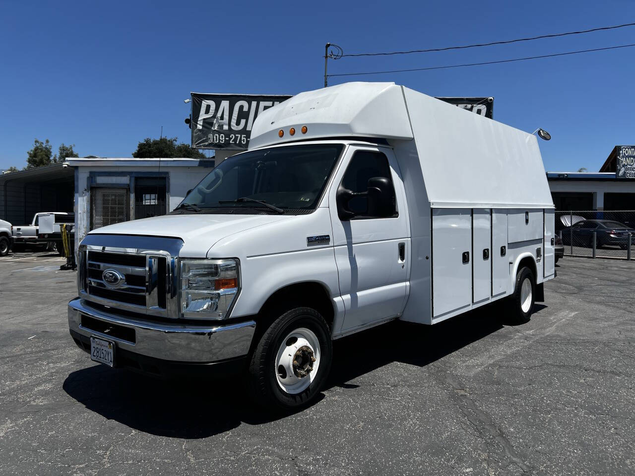 2015 FORD E450 in Fontana, CA