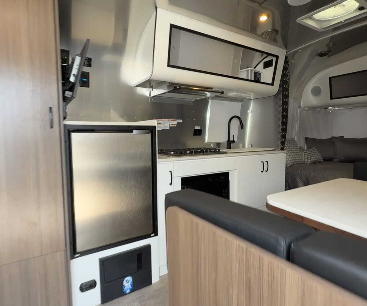 2023 Airstream Caravel 22FB in columbus OH