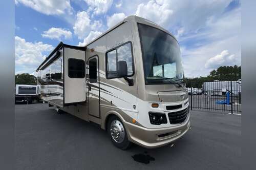 2017 Fleetwood BOUNDER 35P in kodak TN