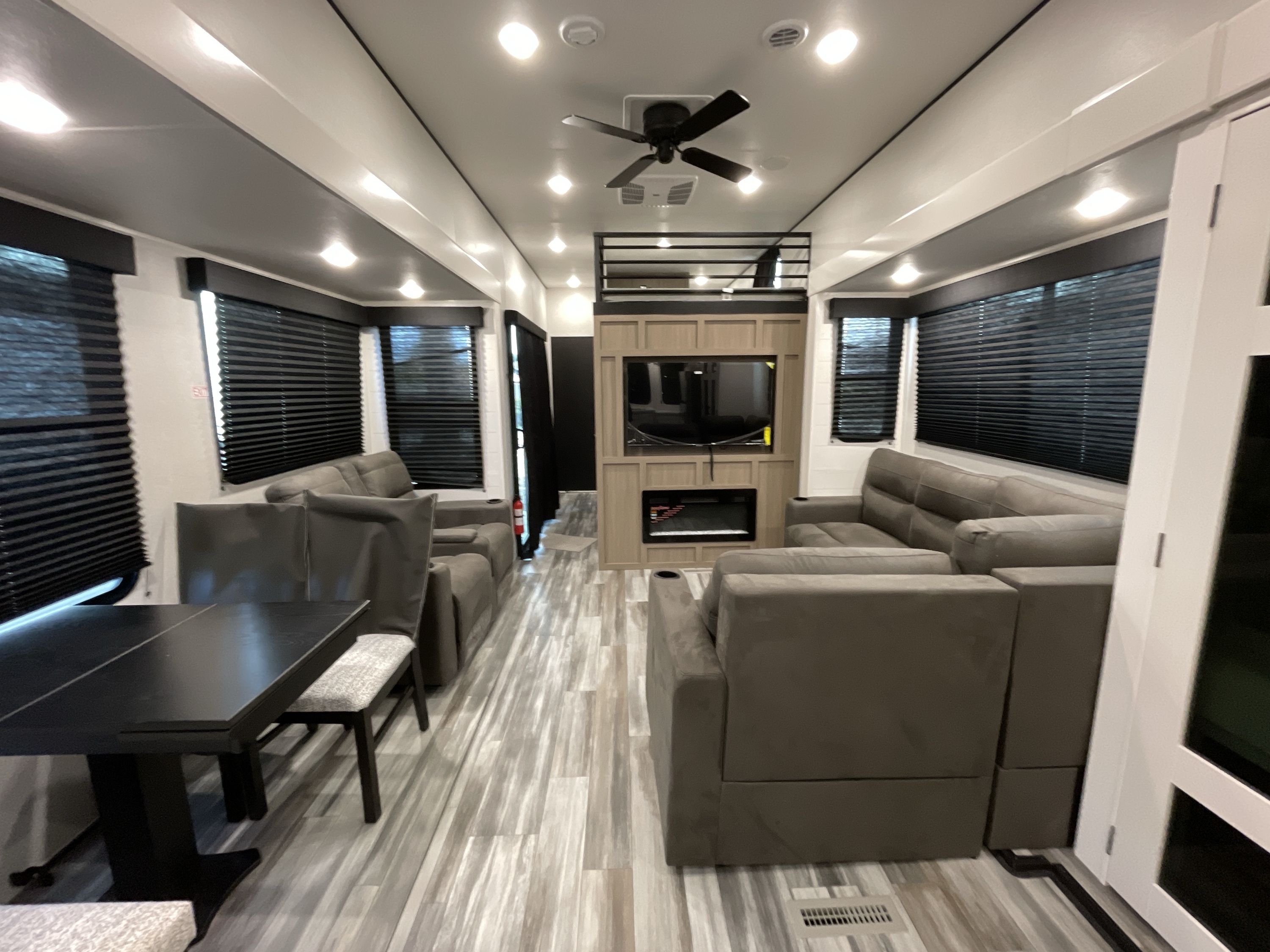 2026 Jayco JAY FLIGHT BUNGALOW 404LOFT DS in riverside CA