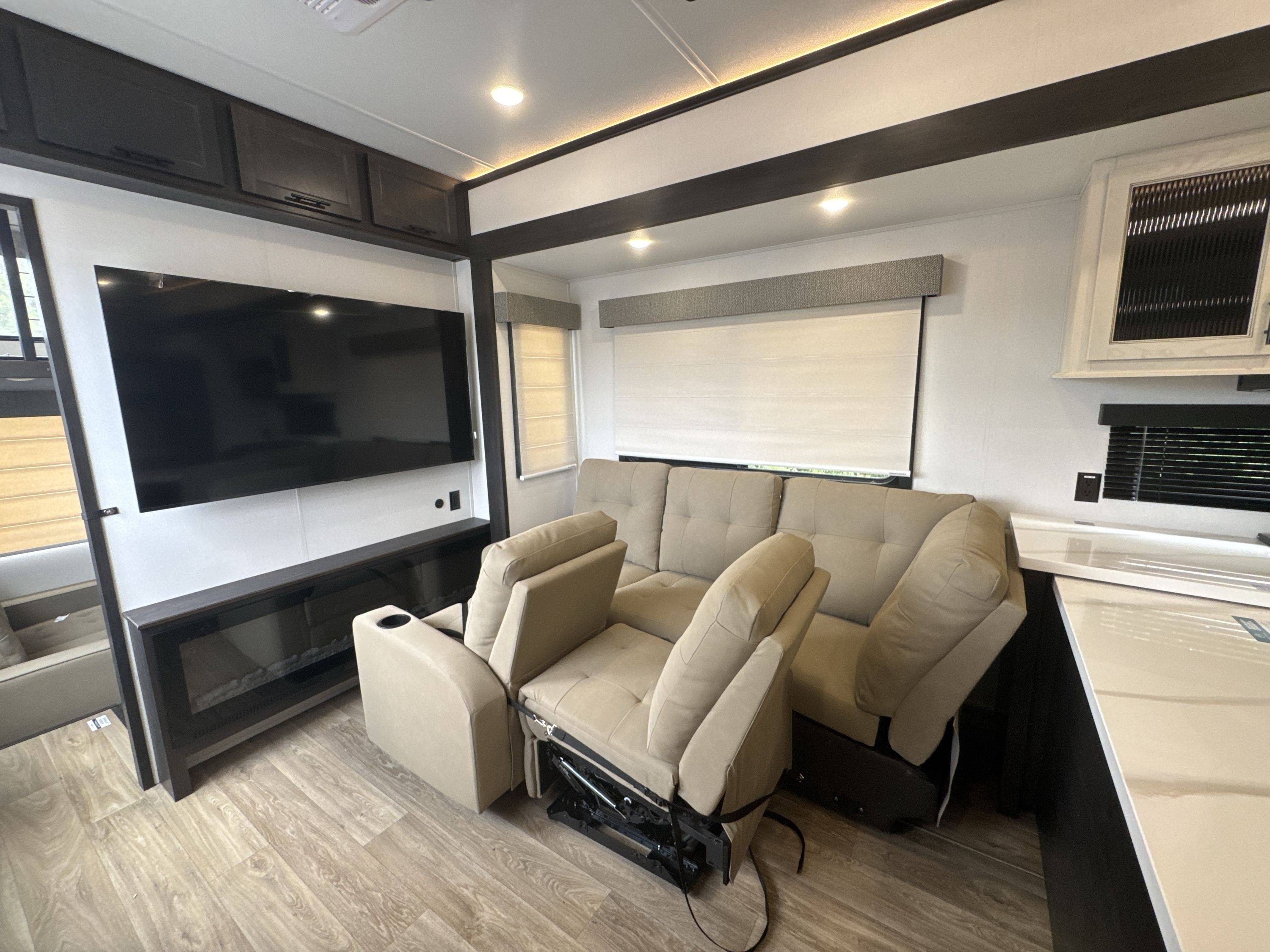2027 Forest River SABRE 37RVMILES in ashland VA