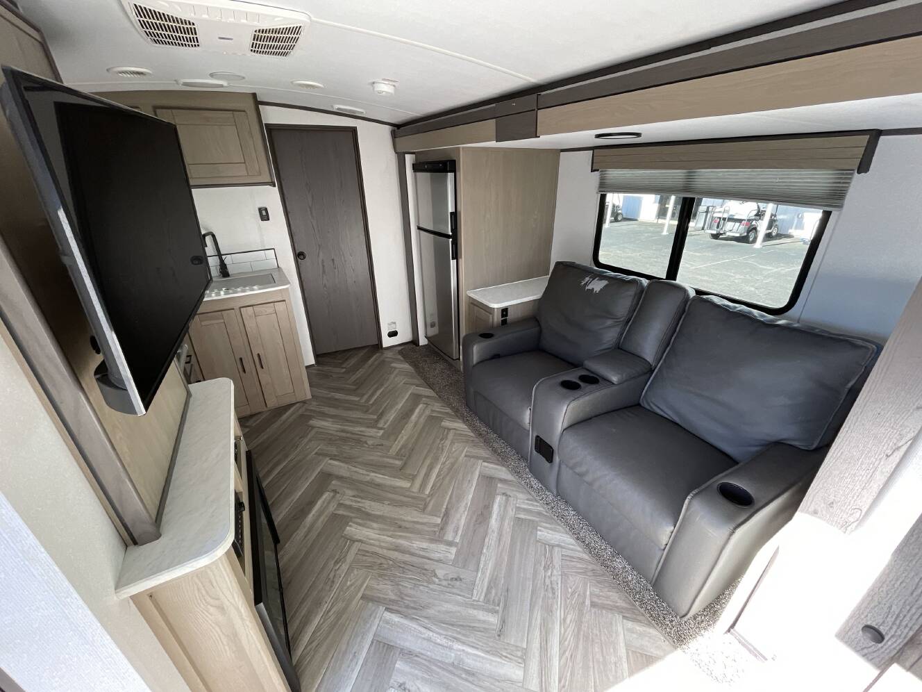 A photo of this 2021 Cruiser Rv SHADOW CRUISER 289RBS
