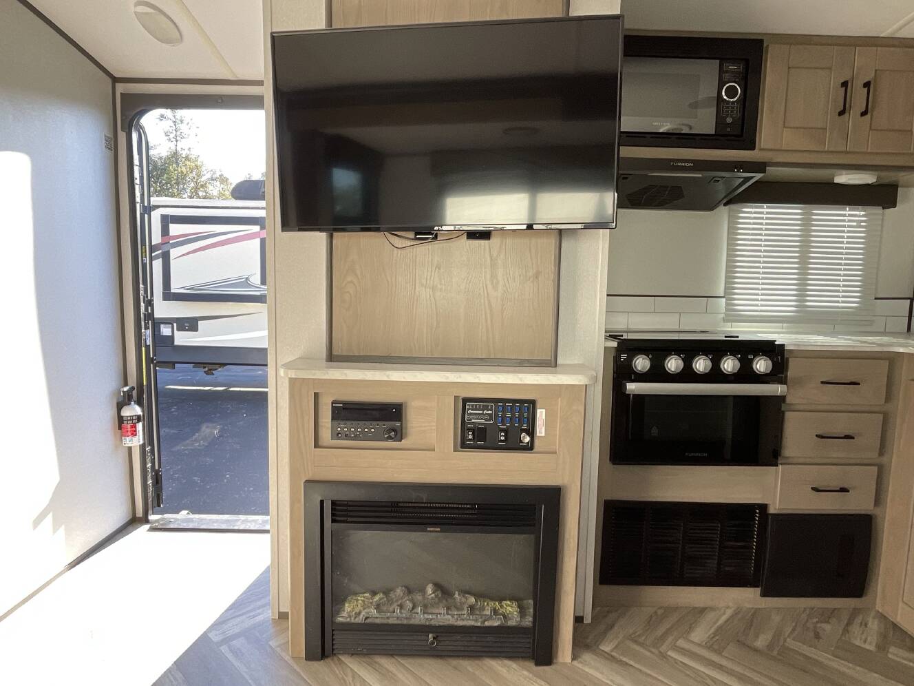 A photo of this 2021 Cruiser Rv SHADOW CRUISER 289RBS